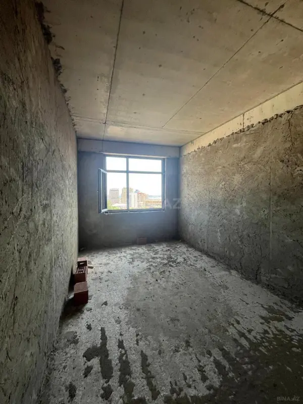 Satılır 4 otaqlı mənzil 186 m²