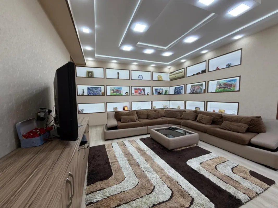 Satılır 3 otaqlı mənzil 122 m²