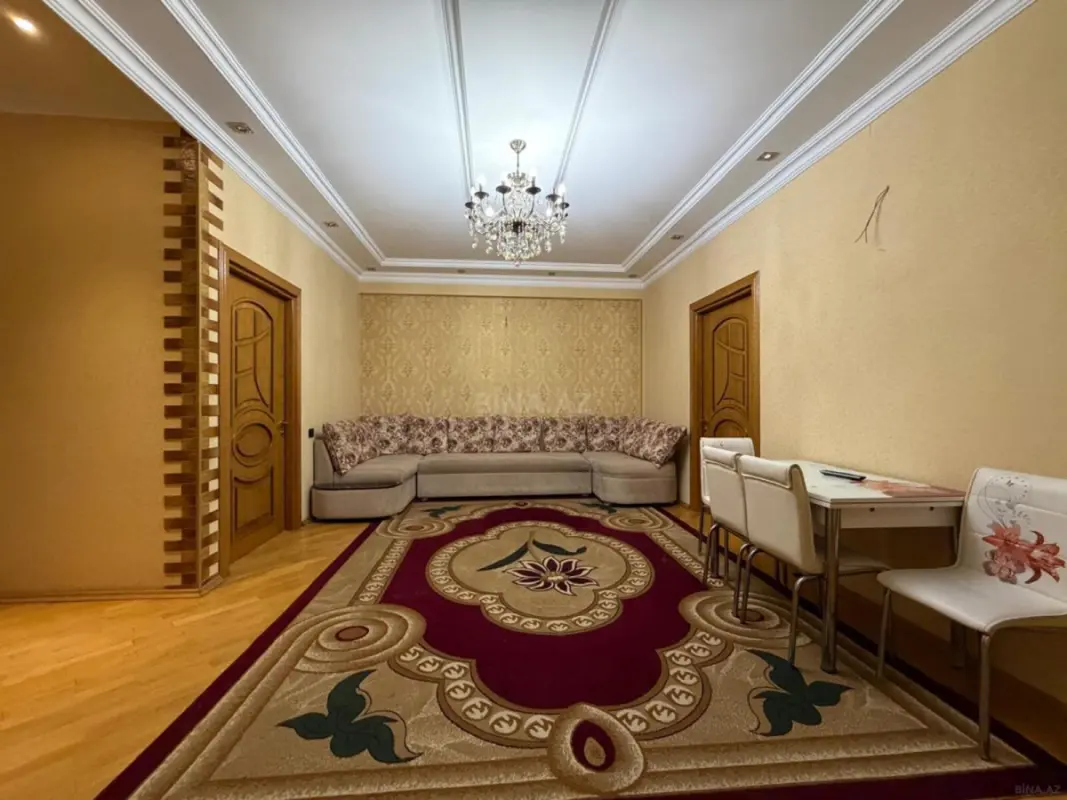 Satılır 4 otaqlı mənzil 135 m²