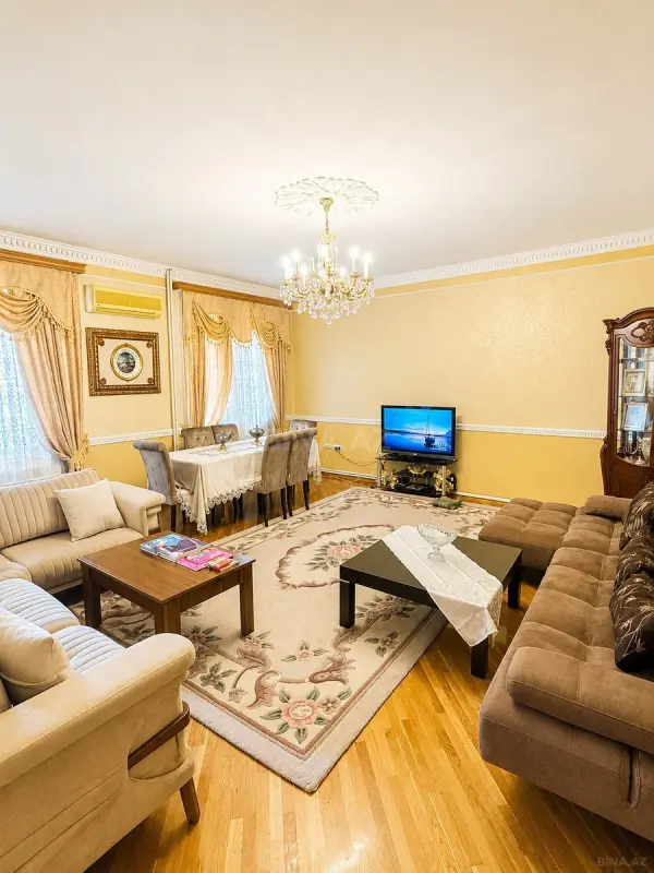 Satılır 4 otaqlı mənzil 135 m²