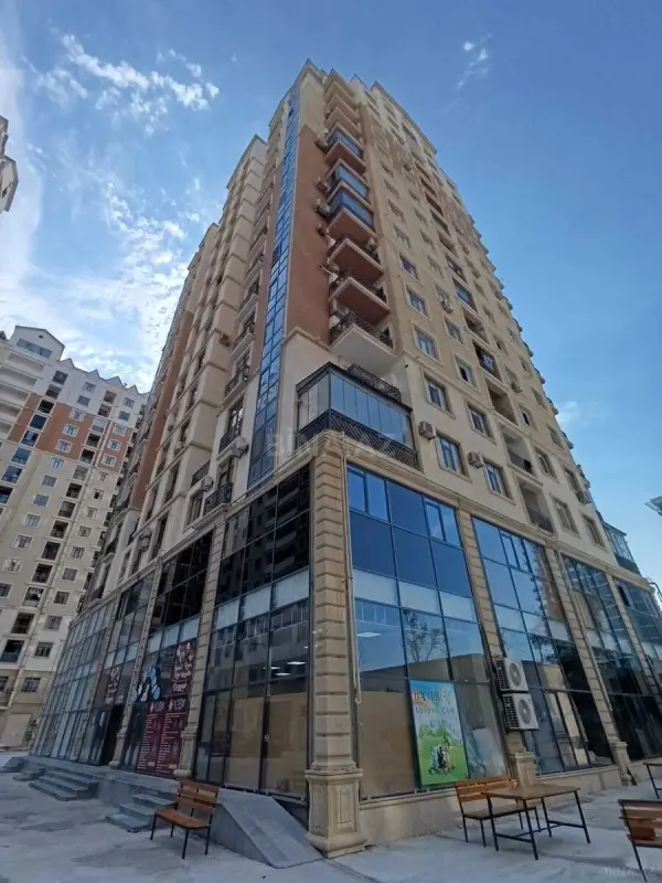 Satılır 4 otaqlı mənzil 171.5 m²