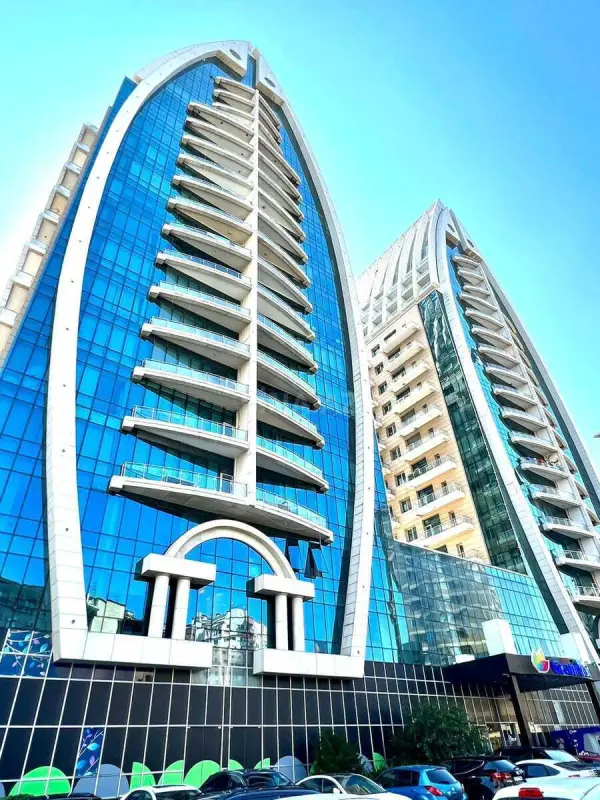 Kirayə verilir 4 otaqlı mənzil 200 m²