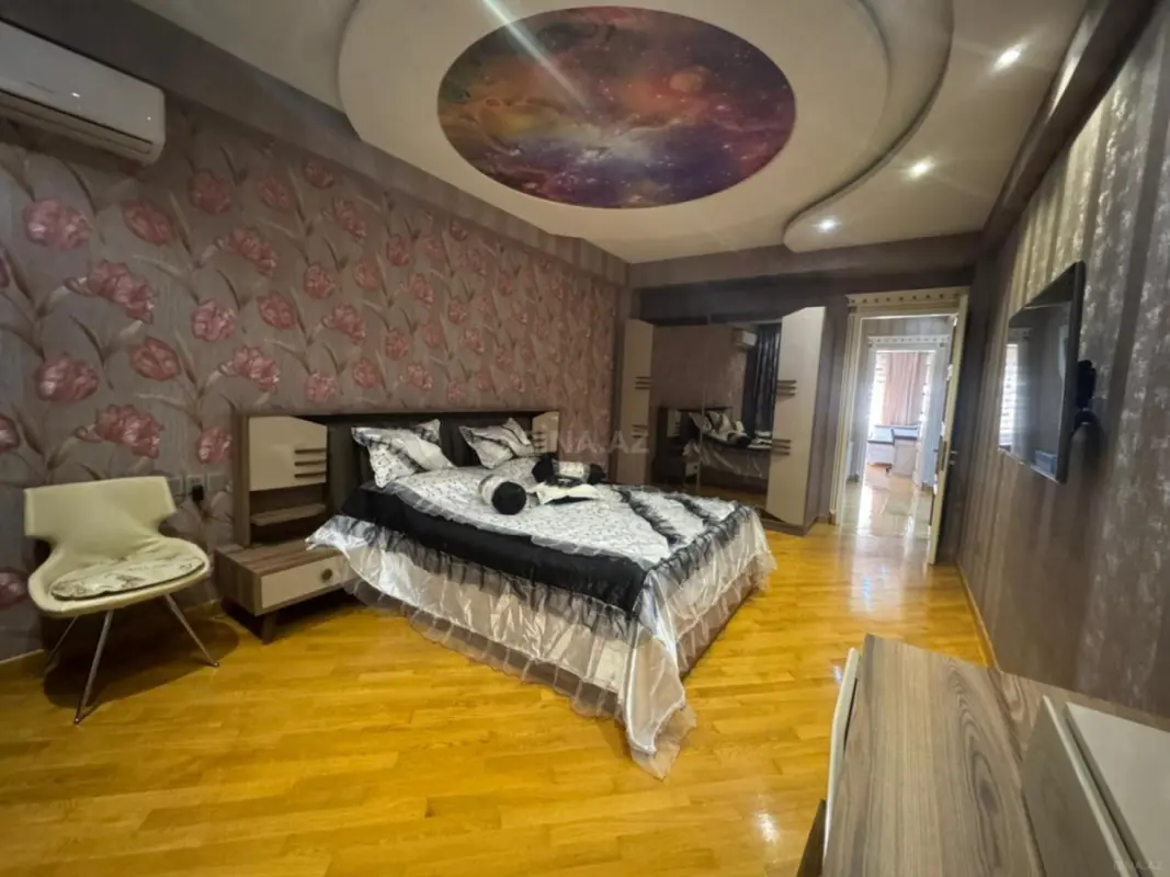 Satılır 3 otaqlı mənzil 140 m²
