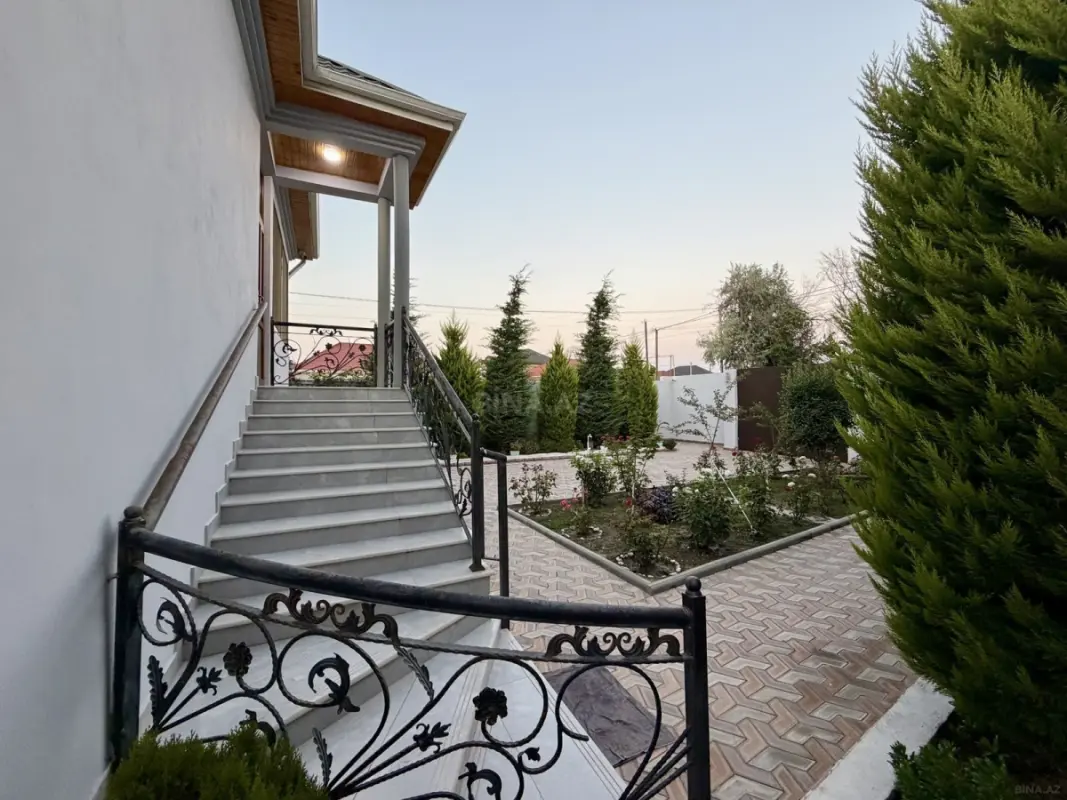 Satılır 8 otaqlı həyət evi 320 m²