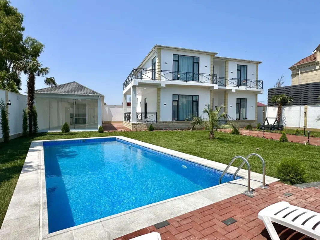 Satılır 6 otaqlı həyət evi 300 m²