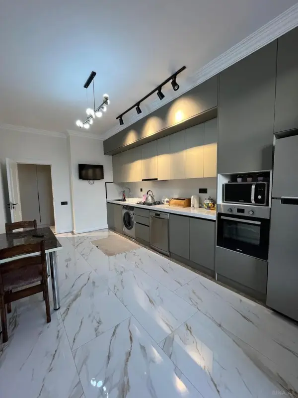 Kirayə verilir 2 otaqlı mənzil 95 m²