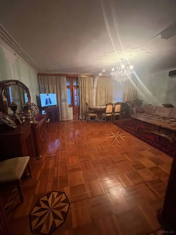 Satılır 5 otaqlı mənzil 110 m²