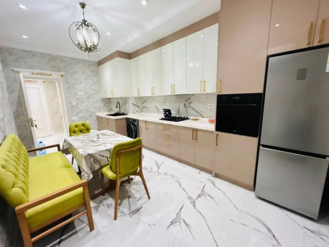 Kirayə verilir 2 otaqlı mənzil 114 m²