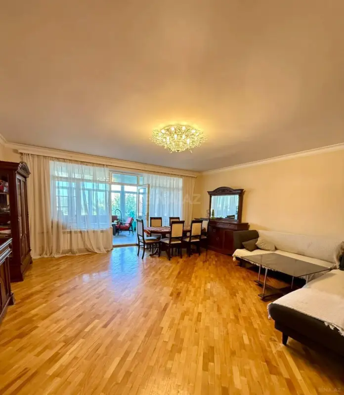 Satılır 5 otaqlı mənzil 130 m²