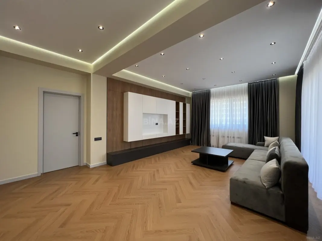 Satılır 3 otaqlı mənzil 167 m²