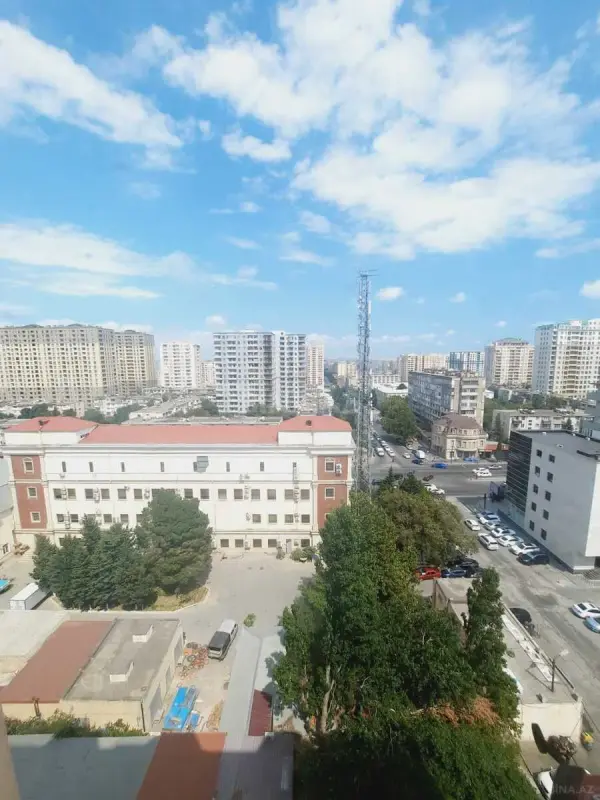 Satılır 4 otaqlı mənzil 200 m²
