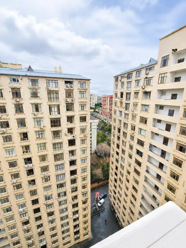 Satılır 4 otaqlı mənzil 115 m²