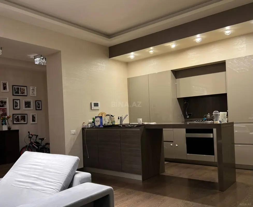Satılır 4 otaqlı mənzil 185 m²