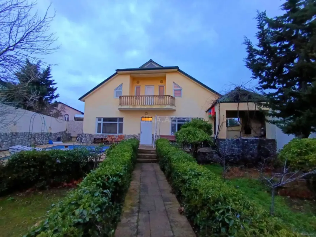 Satılır 6 otaqlı həyət evi 200 m²