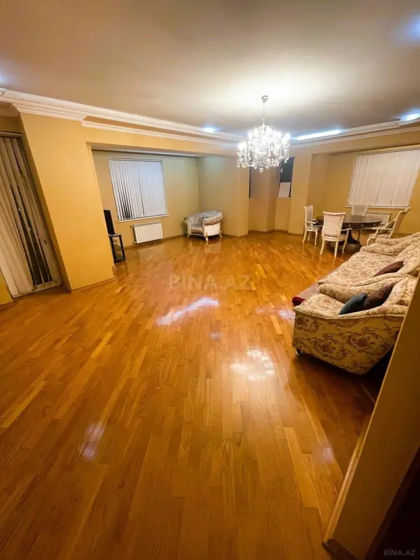 Kirayə verilir 3 otaqlı mənzil 175 m²