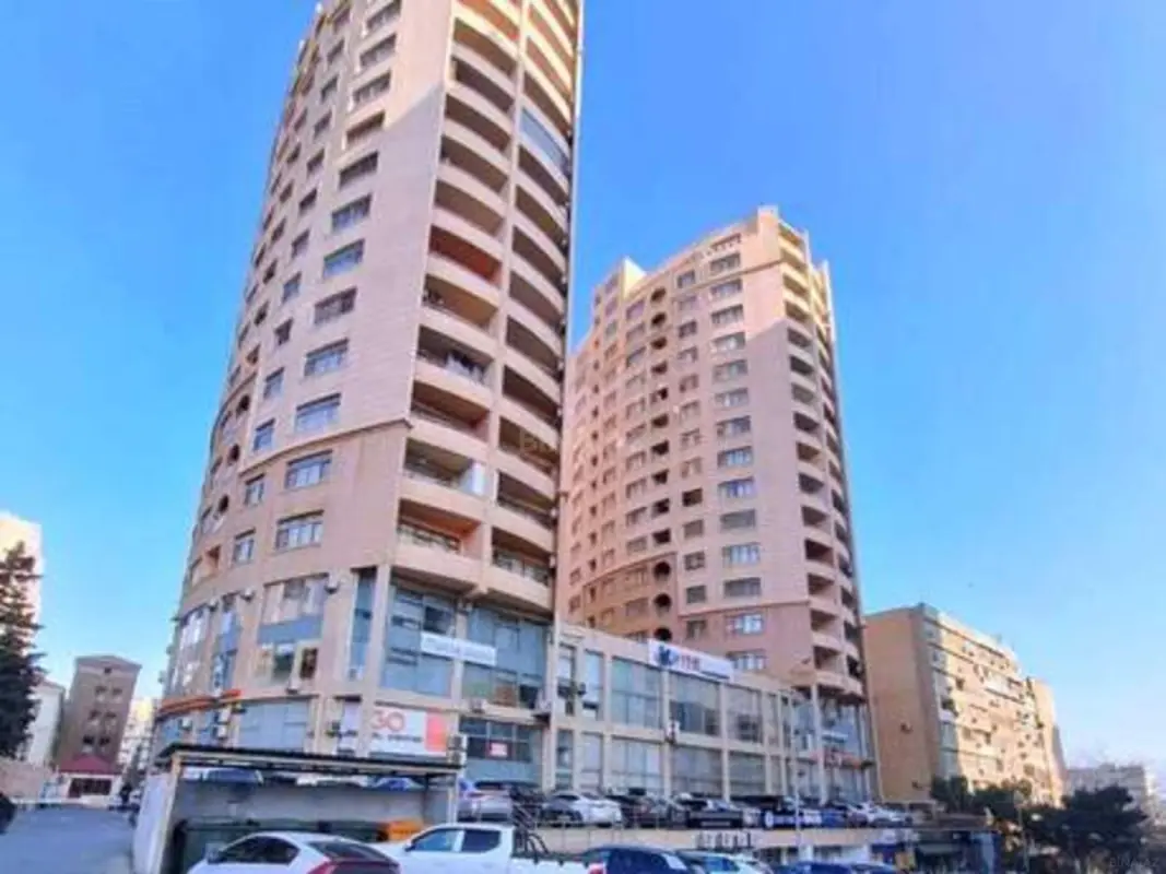 Satılır 3 otaqlı mənzil 128 m²