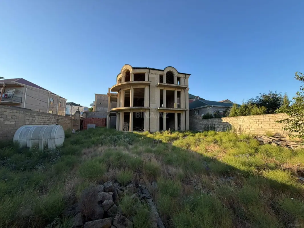 Satılır 7 otaqlı həyət evi 400 m²