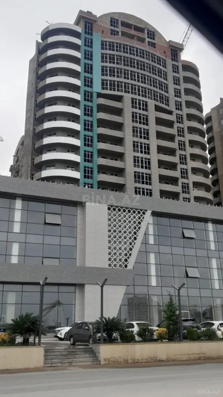 Satılır 3 otaqlı mənzil 129 m²