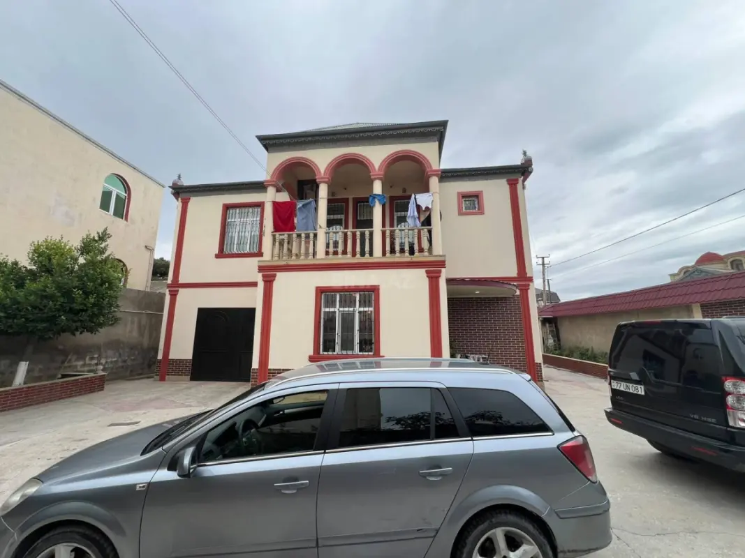 Satılır 7 otaqlı həyət evi 300 m²