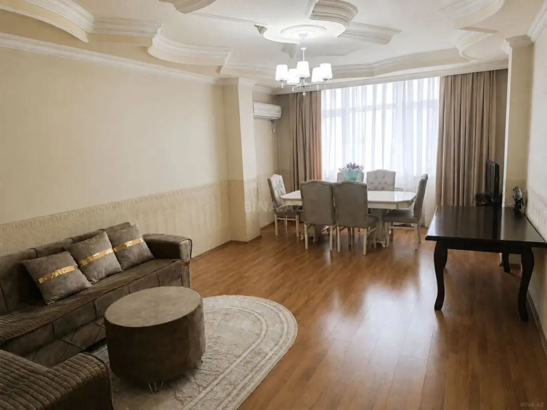 Satılır 2 otaqlı mənzil 102 m²