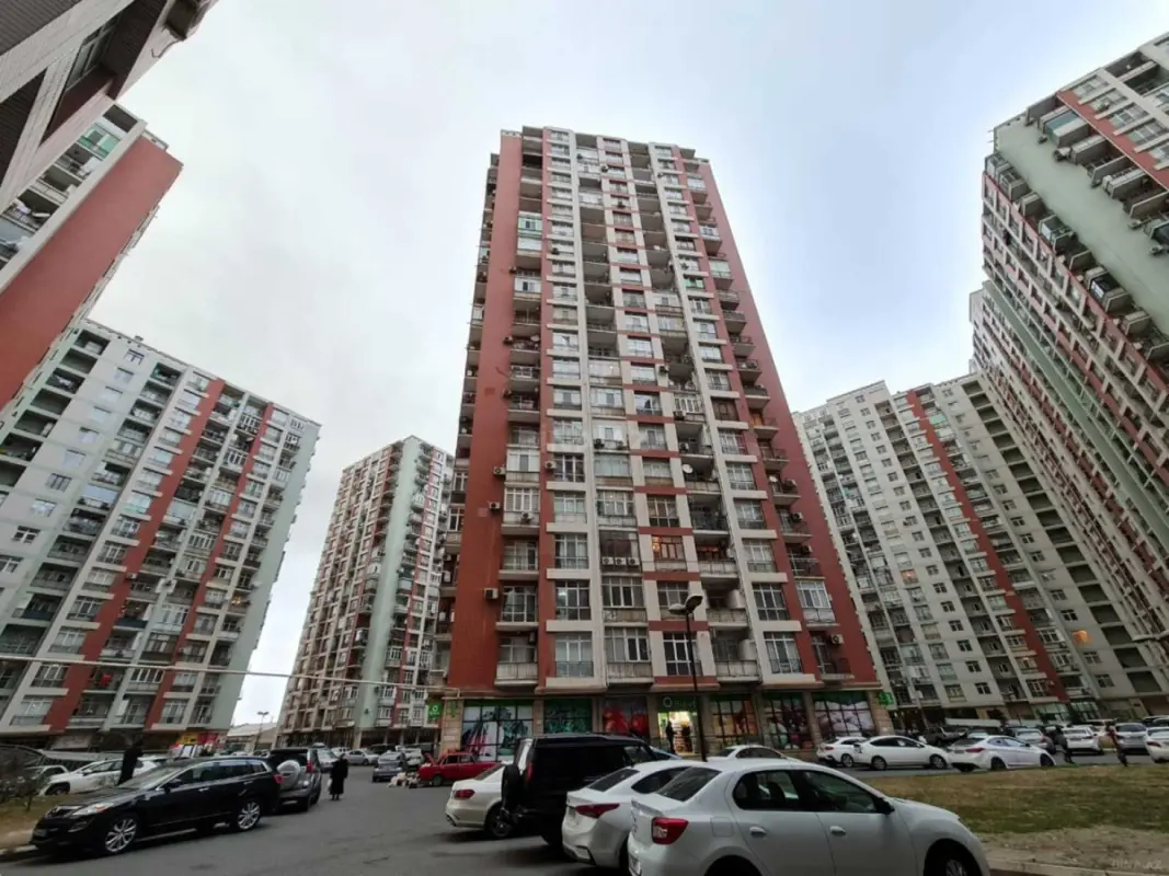 Kirayə verilir 4 otaqlı mənzil 150 m²