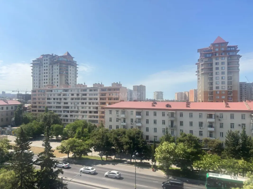 Satılır 4 otaqlı mənzil 120 m²