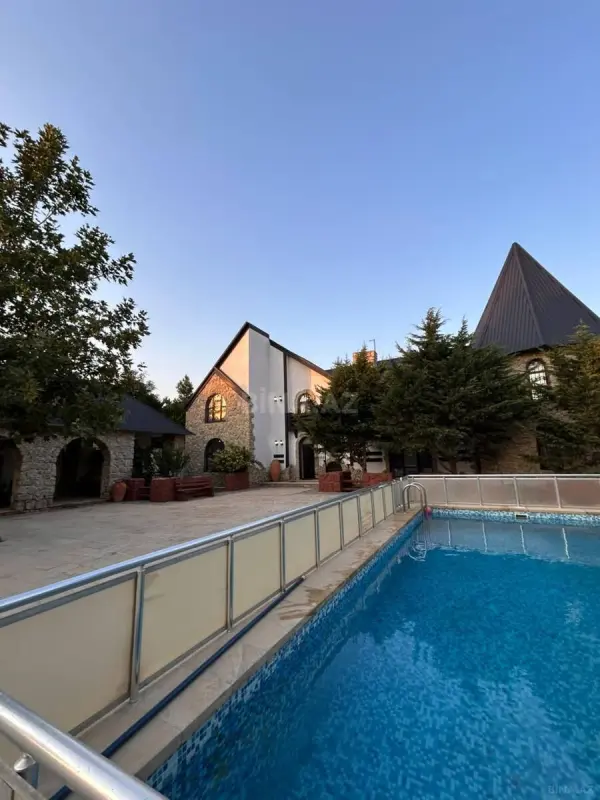 Satılır 6 otaqlı həyət evi 240 m²