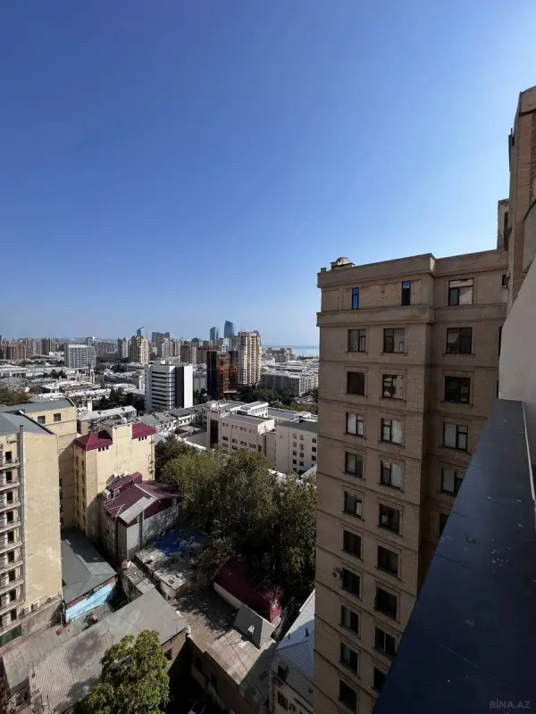 Satılır 3 otaqlı mənzil 165 m²