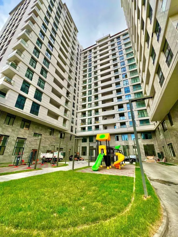 Satılır 3 otaqlı mənzil 137.1 m²