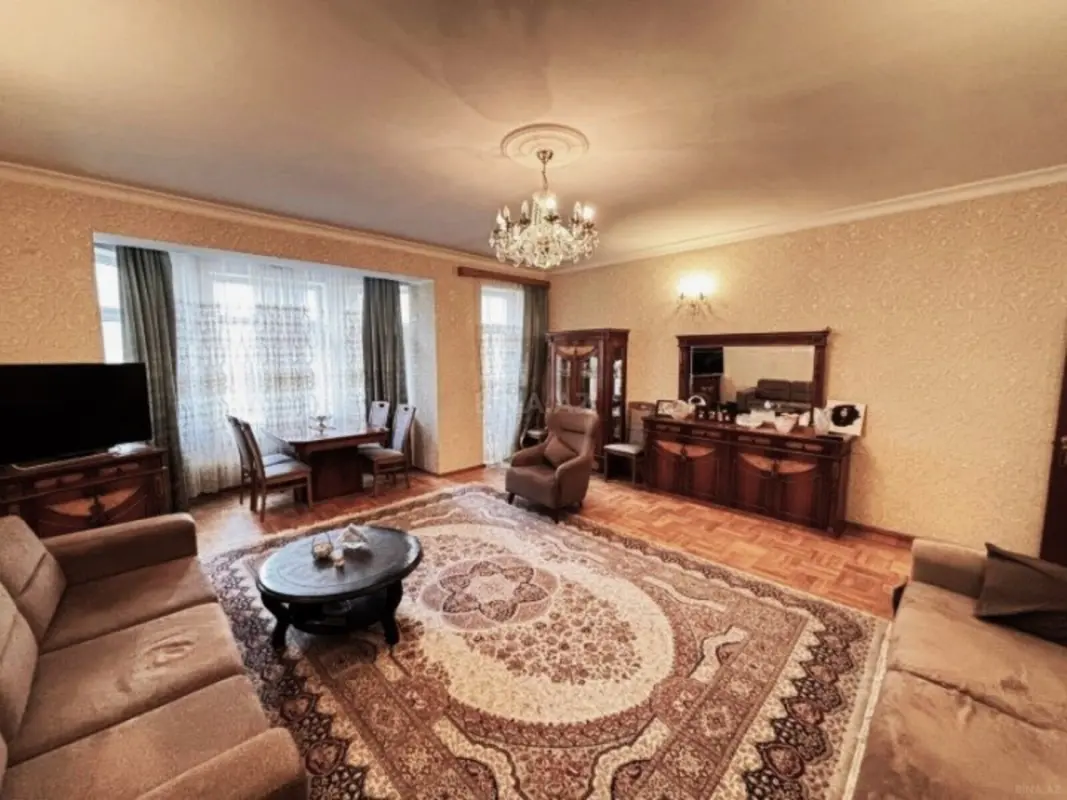 Satılır 4 otaqlı mənzil 145 m²