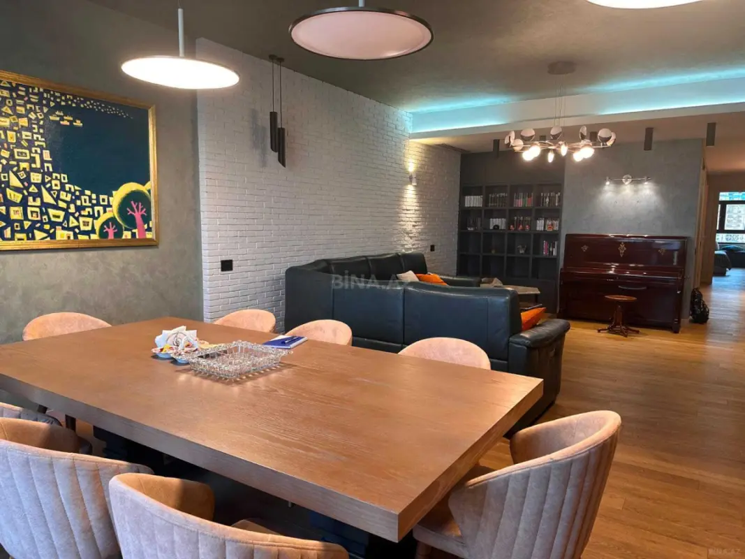 Kirayə verilir 5 otaqlı mənzil 250 m²