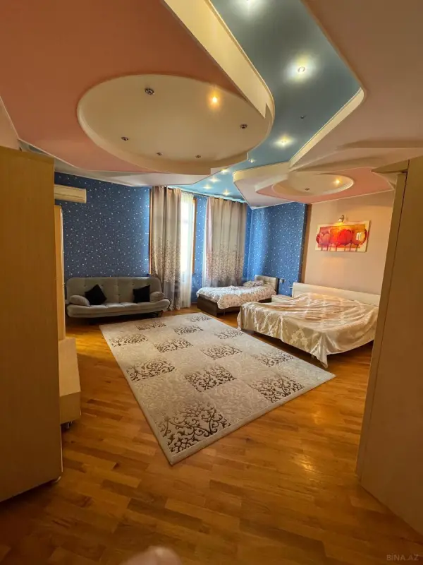 Satılır 5 otaqlı mənzil 245 m²