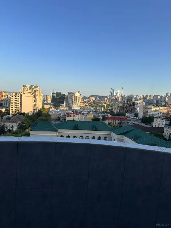 Satılır 4 otaqlı mənzil 170 m²