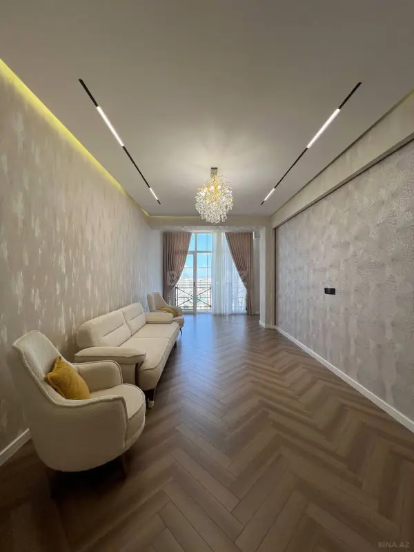 Satılır 4 otaqlı mənzil 135 m²