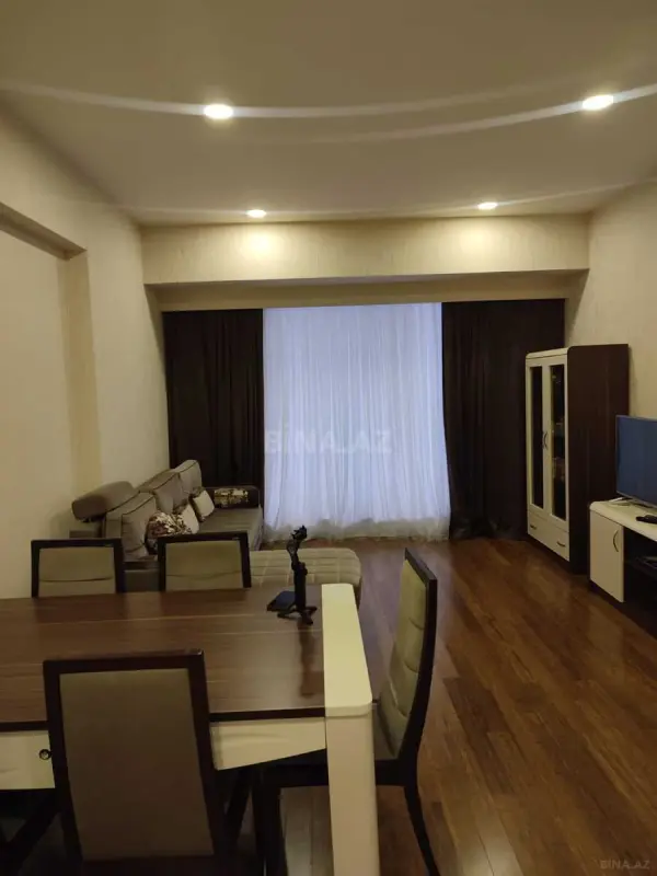 Kirayə verilir 2 otaqlı mənzil 84 m²