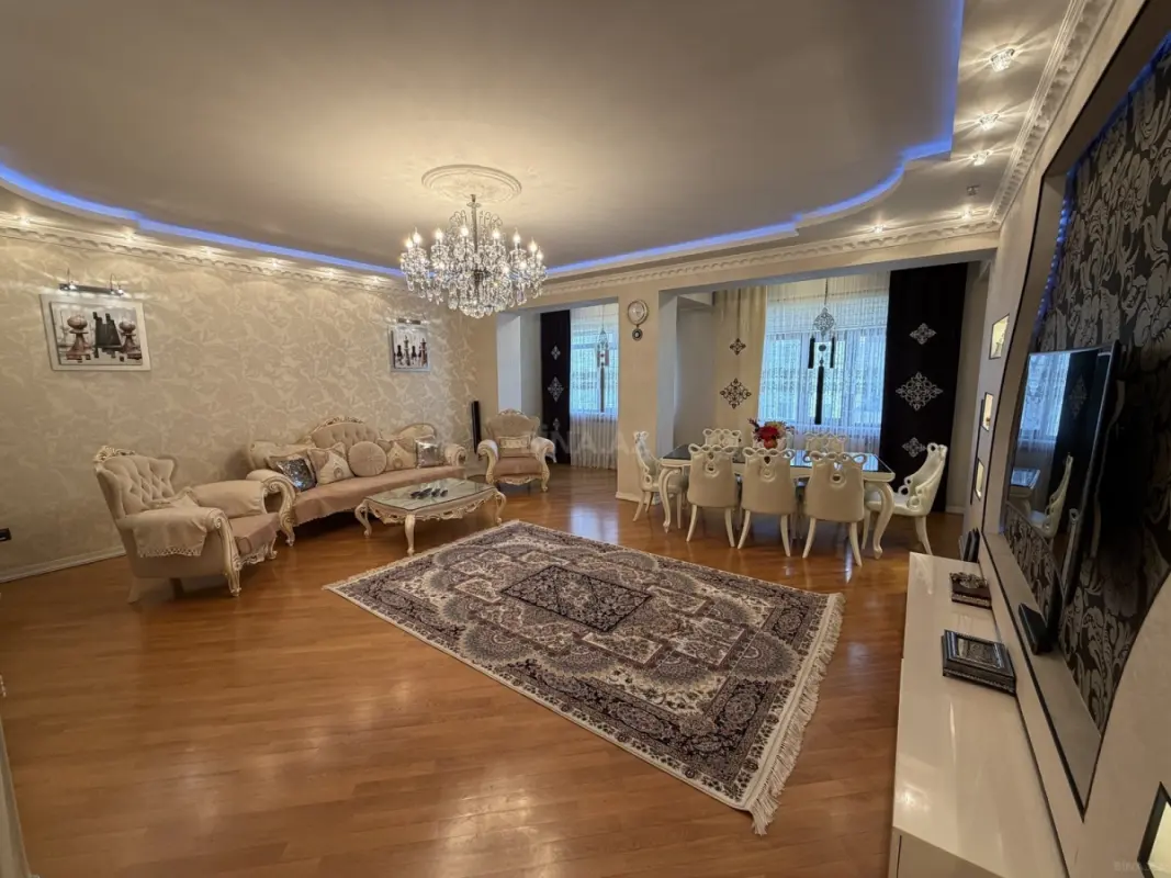Satılır 3 otaqlı mənzil 155 m²