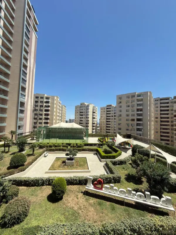 Satılır 4 otaqlı mənzil 185 m²
