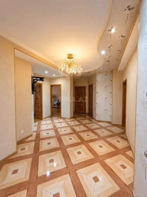 Kirayə verilir 4 otaqlı mənzil 165 m²