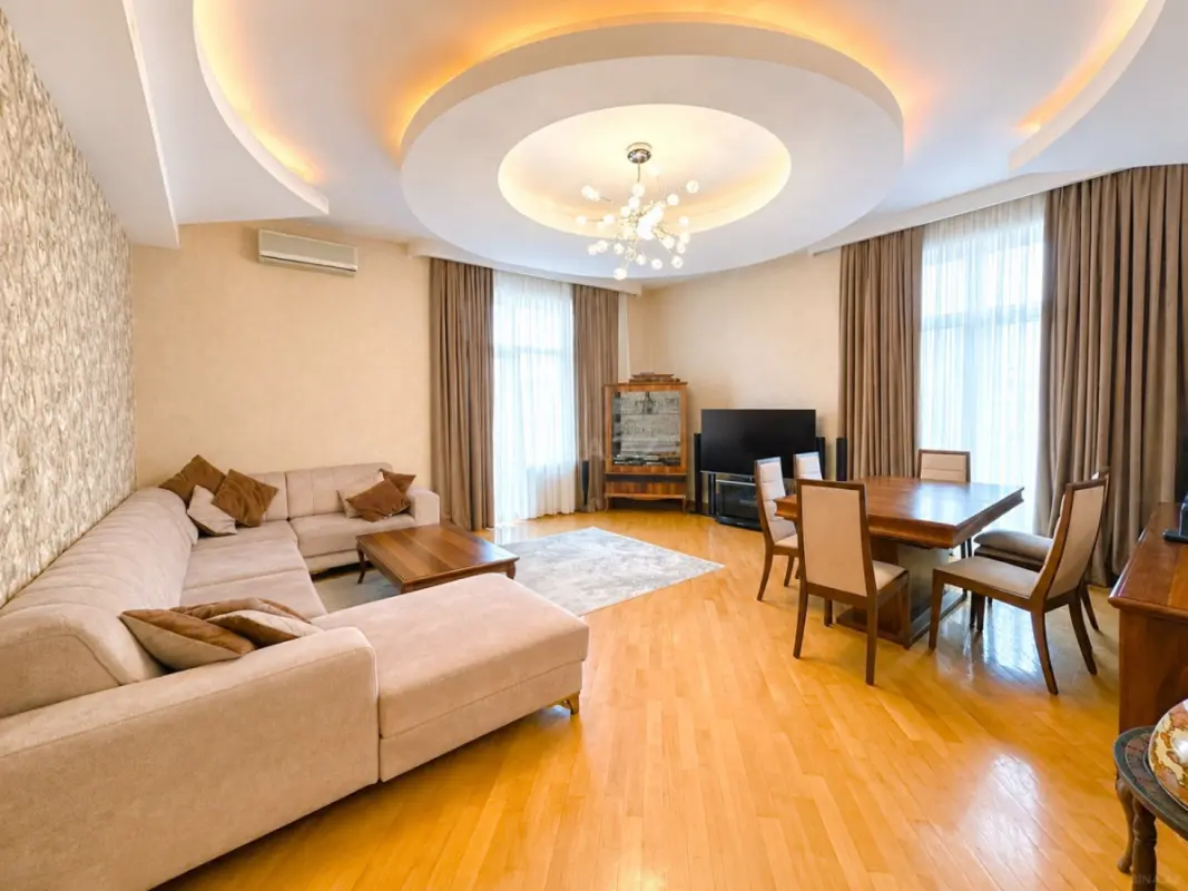 Satılır 3 otaqlı mənzil 175 m²
