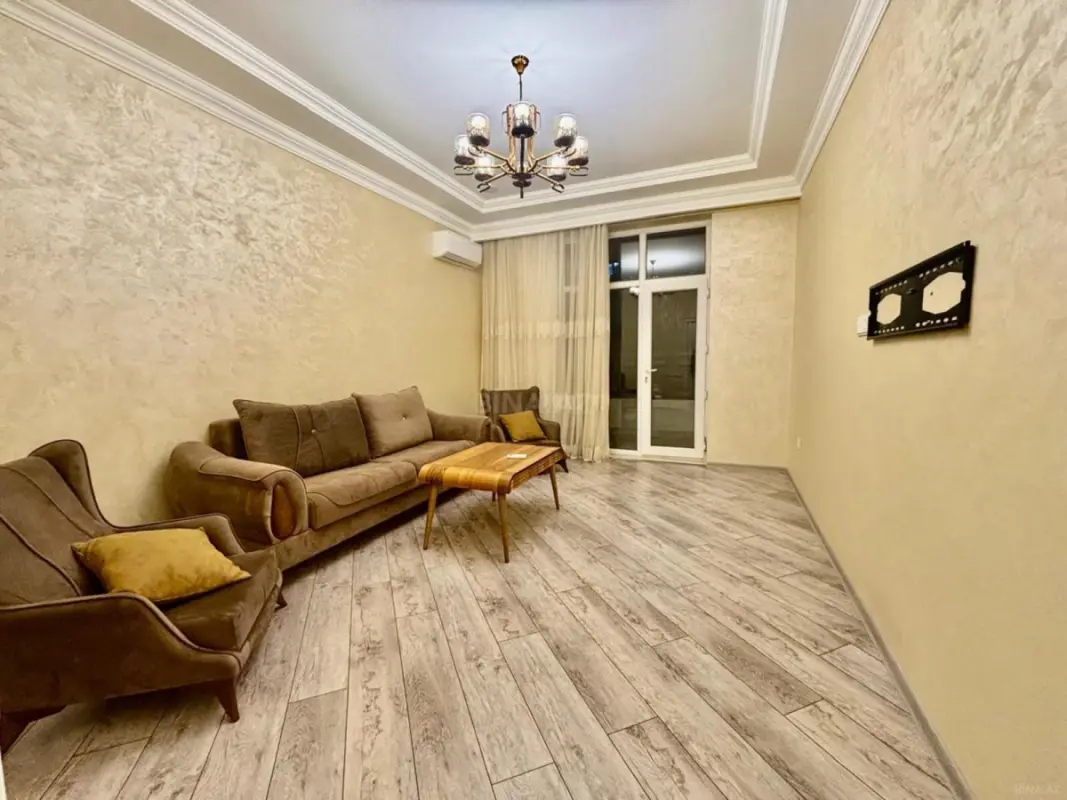 Kirayə verilir 2 otaqlı mənzil 90 m²