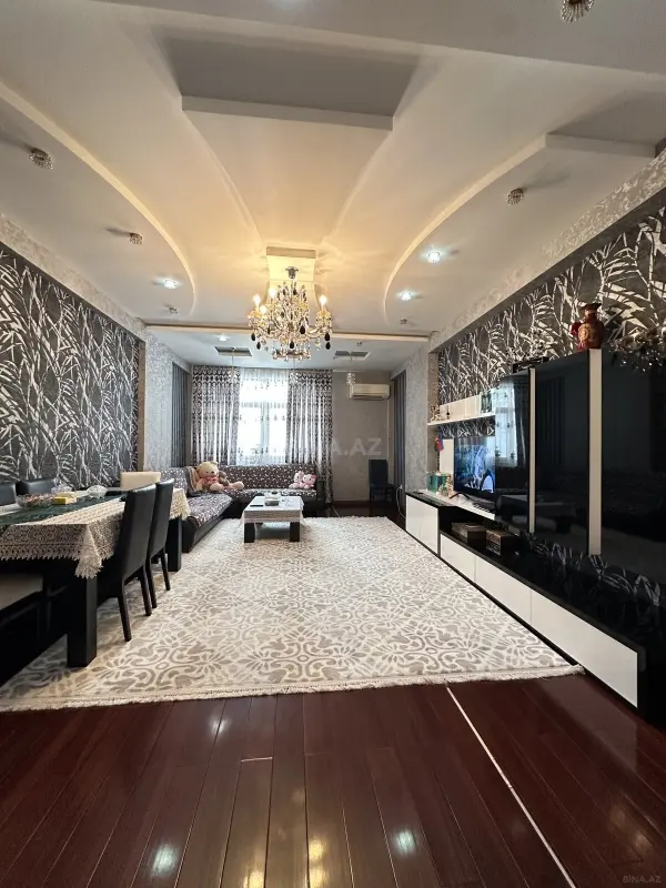 Satılır 3 otaqlı mənzil 124 m²