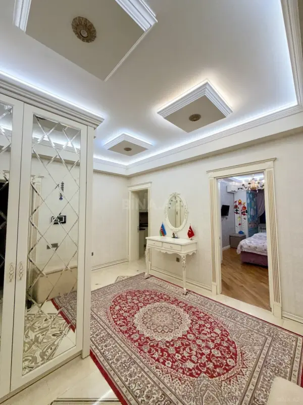 Satılır 2 otaqlı mənzil 96 m²