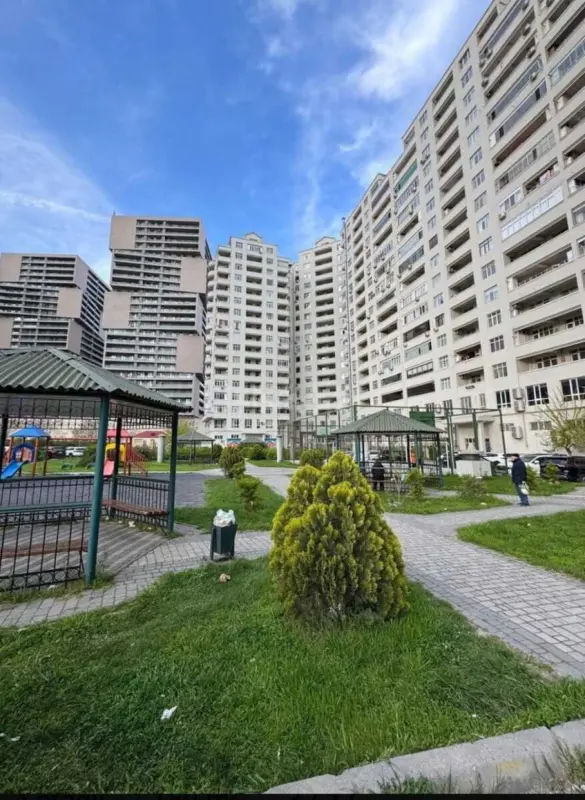 Satılır 4 otaqlı mənzil 150 m²