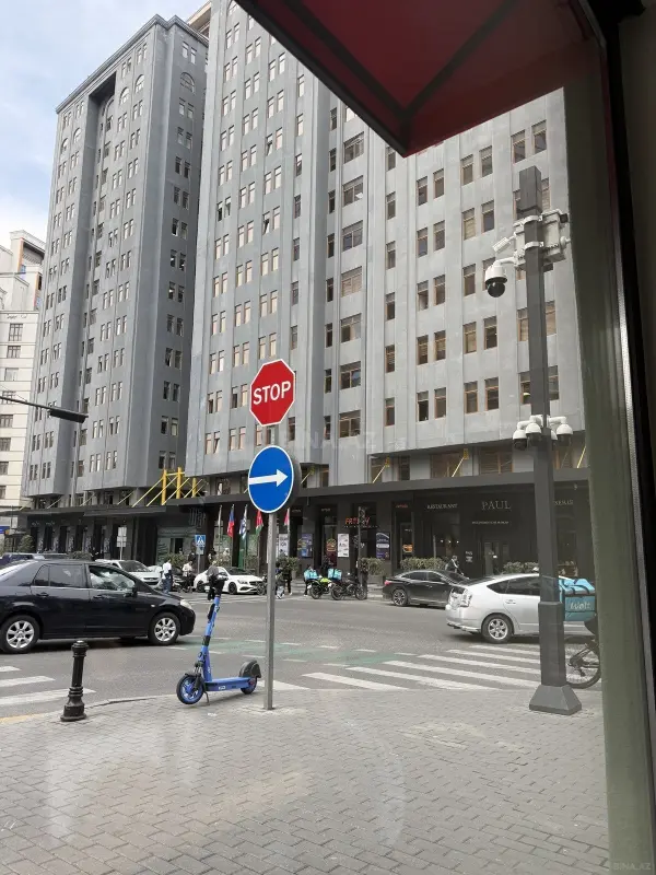 Satılır 4 otaqlı mənzil 175 m²