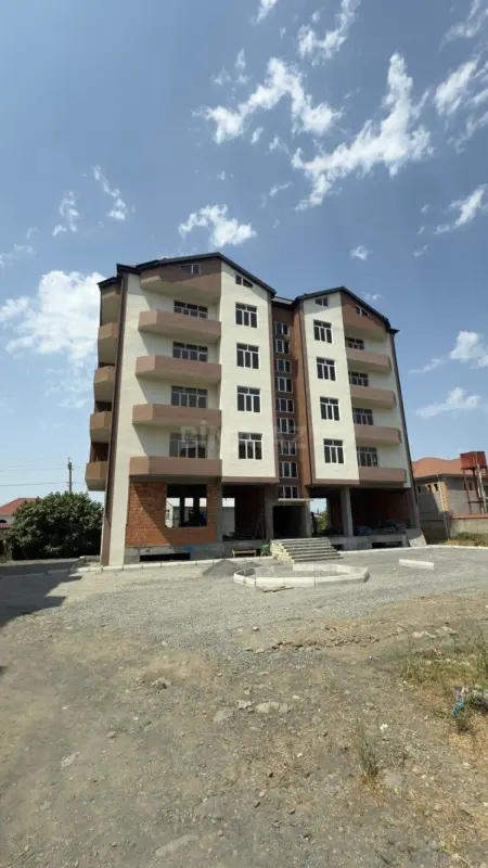 Satılır 2 otaqlı mənzil 76 m²