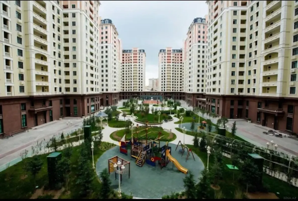 Satılır 3 otaqlı mənzil 136 m²