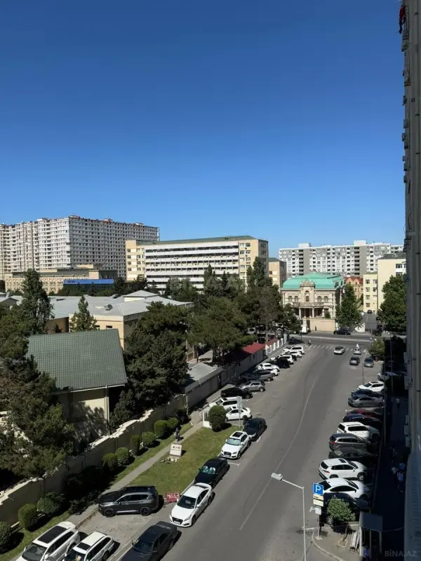 Satılır 4 otaqlı mənzil 140 m²