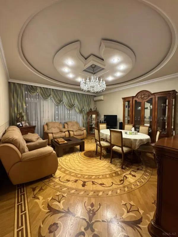 Satılır 4 otaqlı mənzil 175 m²