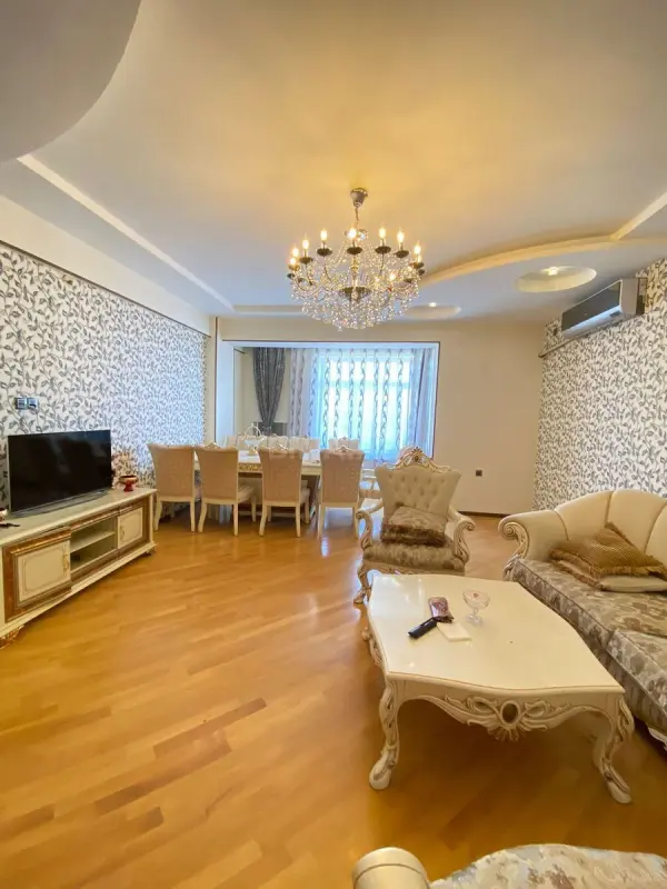 Kirayə verilir 3 otaqlı mənzil 148 m²