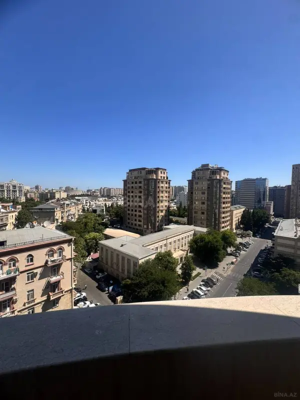 Kirayə verilir 4 otaqlı mənzil 215 m²